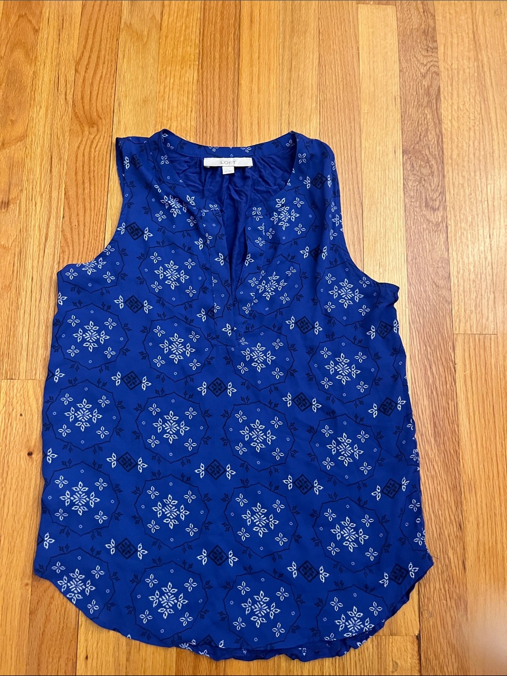 Loft Women’s Blue Printed Sleeveless Blouse